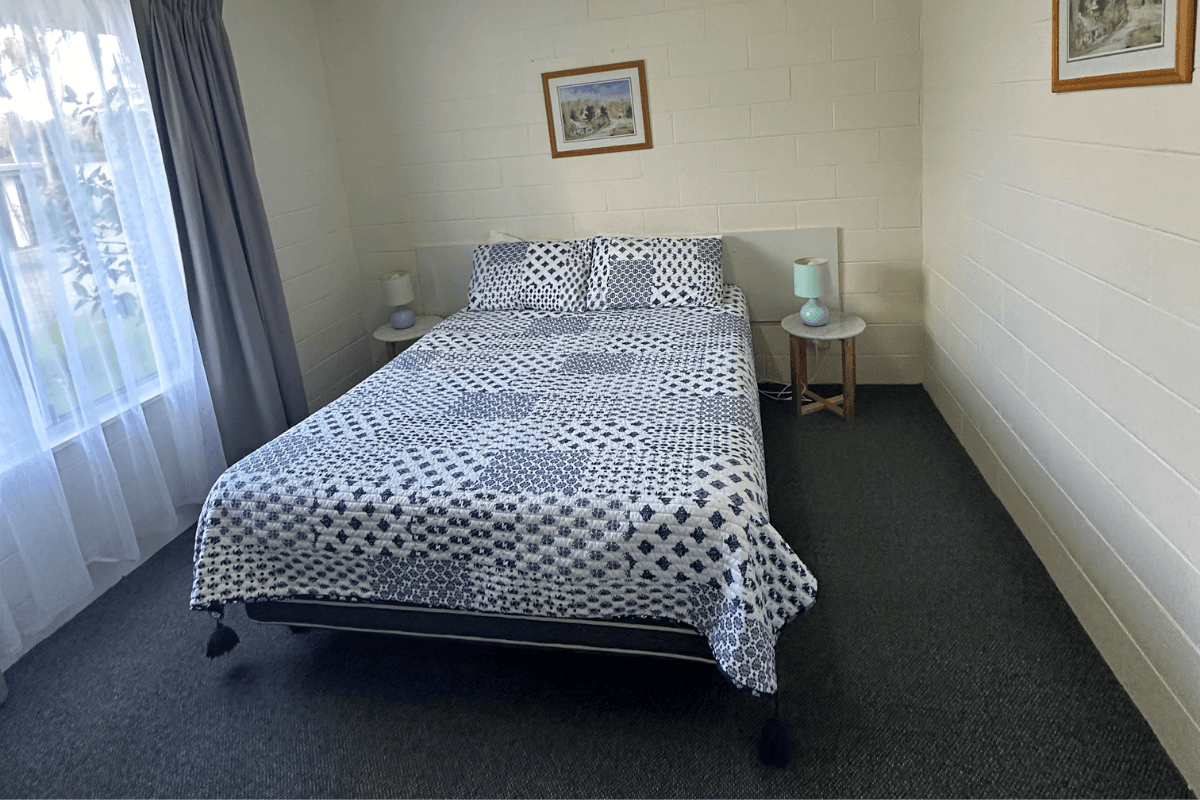 2-Bedroom Unit - Queen bedroom